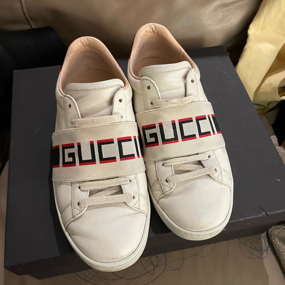 Authentic Gucci Sneakers size 35